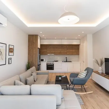 Green Leaf Apartment