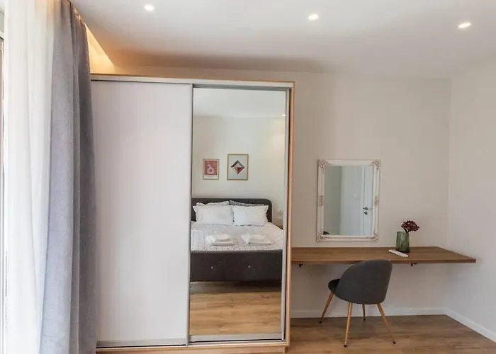 Apartment Green Leaf